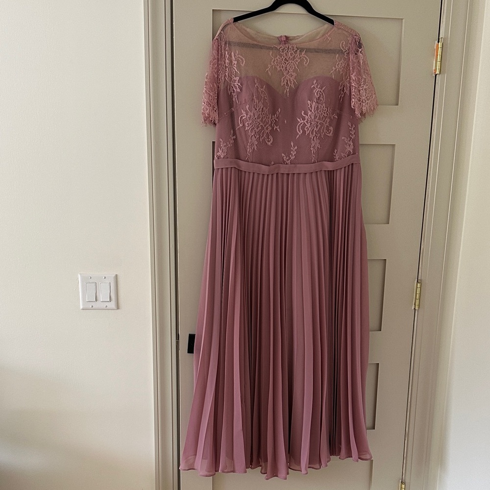 Elegant Pink Lace Evening Dress